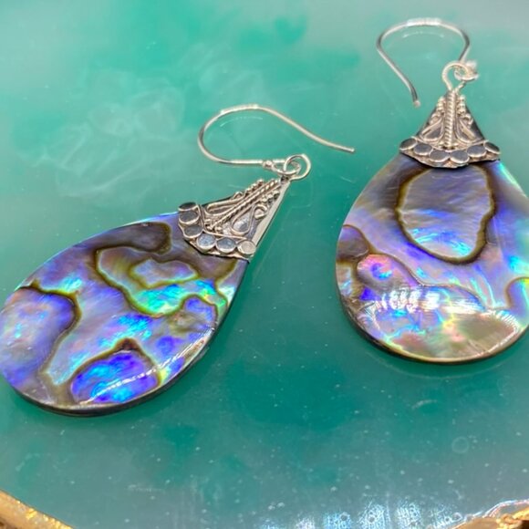 Shell Dangle Drop Earrings - Picture 3 of 4